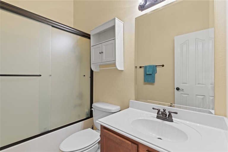 Photo 30 of 37 - 700 Glenview Dr, Mansfield, TX 76063