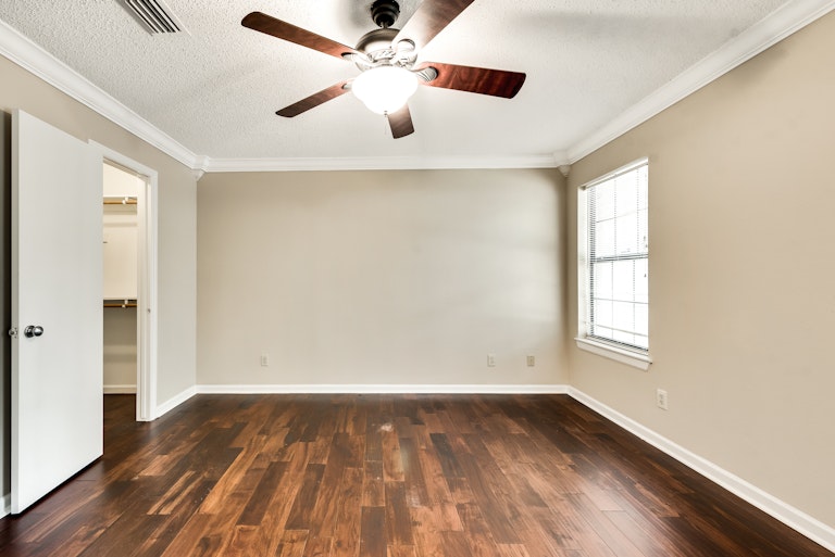 Photo 15 of 25 - 2705 Fountainview Dr, Corinth, TX 76210