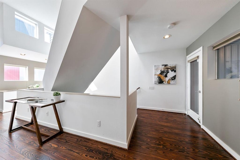 Photo 14 of 43 - 2966 Commerce St, Houston, TX 77003