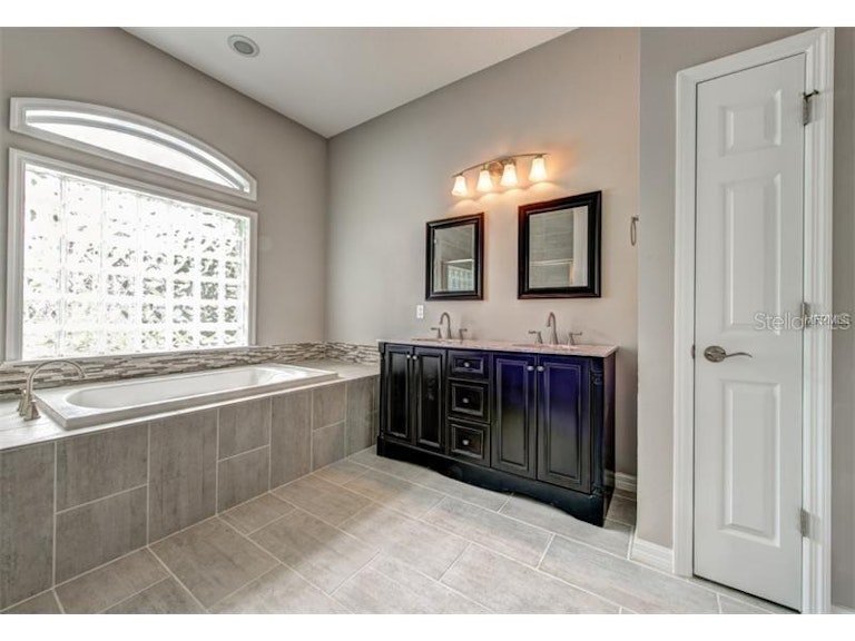 Photo 16 of 25 - 5820 Denison Dr, Venice, FL 34293