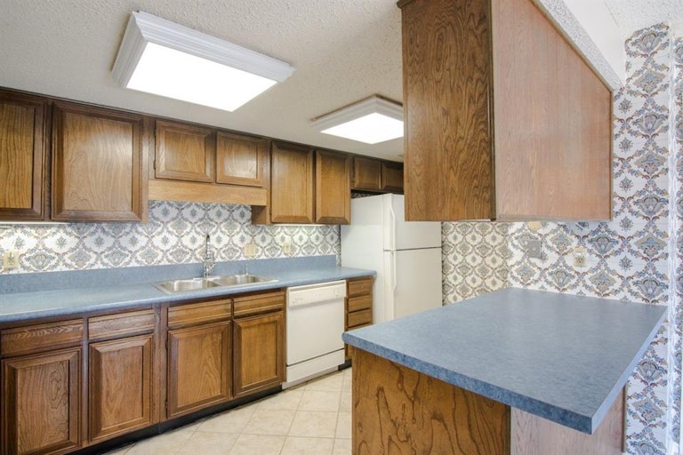 Photo 10 of 18 - 9547 Highland View Dr, Dallas, TX 75238