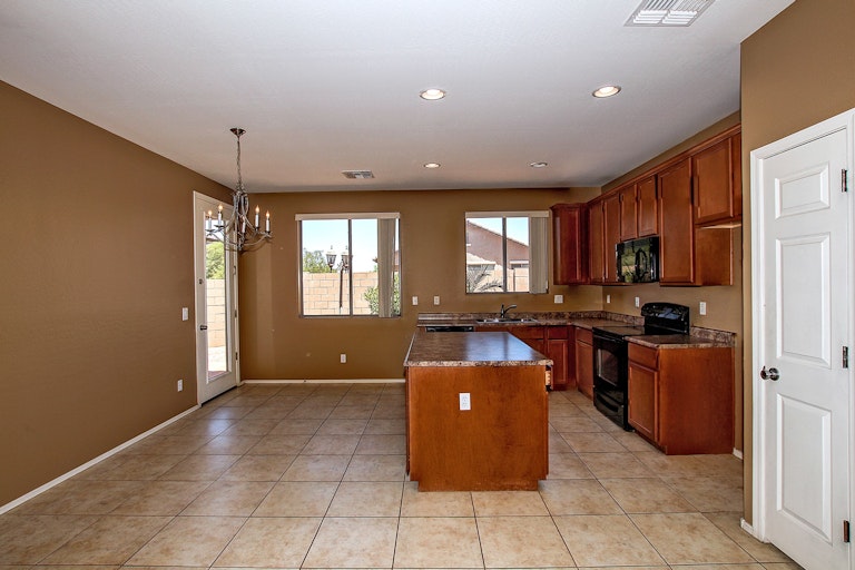 Photo 8 of 25 - 4024 W Valley View Dr, Laveen, AZ 85339