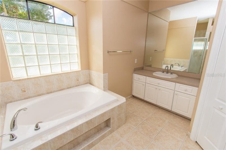 Photo 14 of 22 - 1053 Archway Dr, Spring Hill, FL 34608