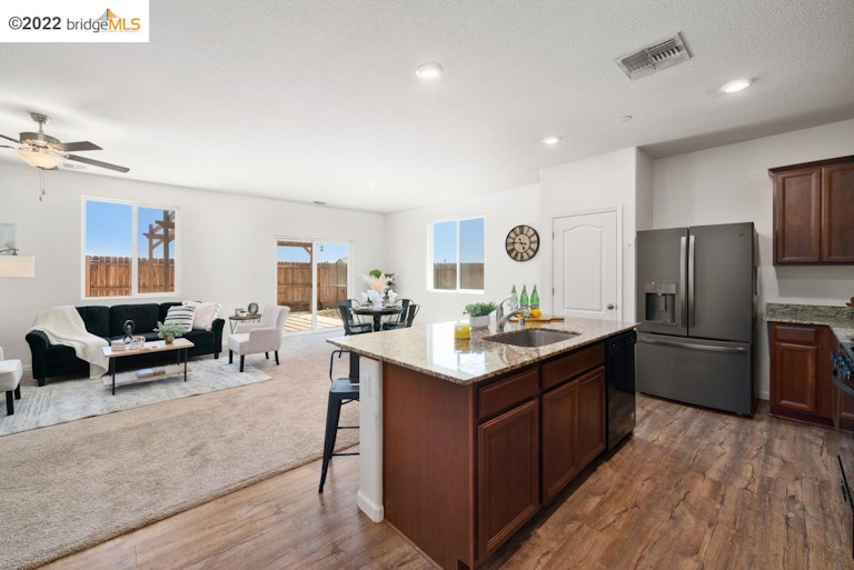 Photo 2 of 26 - 5561 Glowhaven St, Marysville, CA 95901