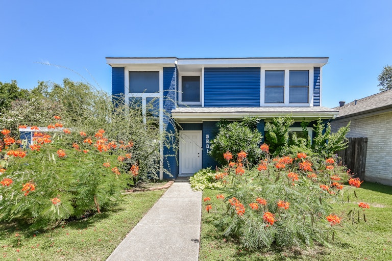 Photo 1 of 25 - 5801 Winterhaven Dr, Windcrest, TX 78239