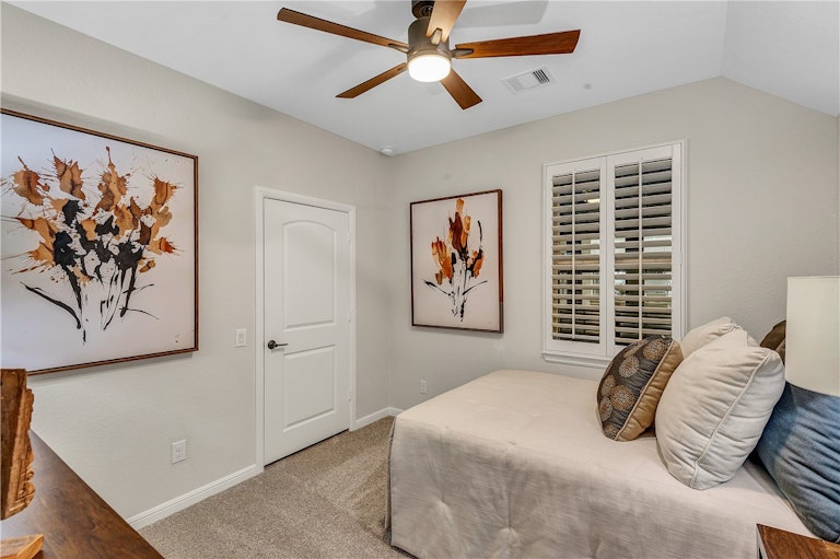 Photo 30 of 34 - 141 Green Knoll Ln, Georgetown, TX 78628