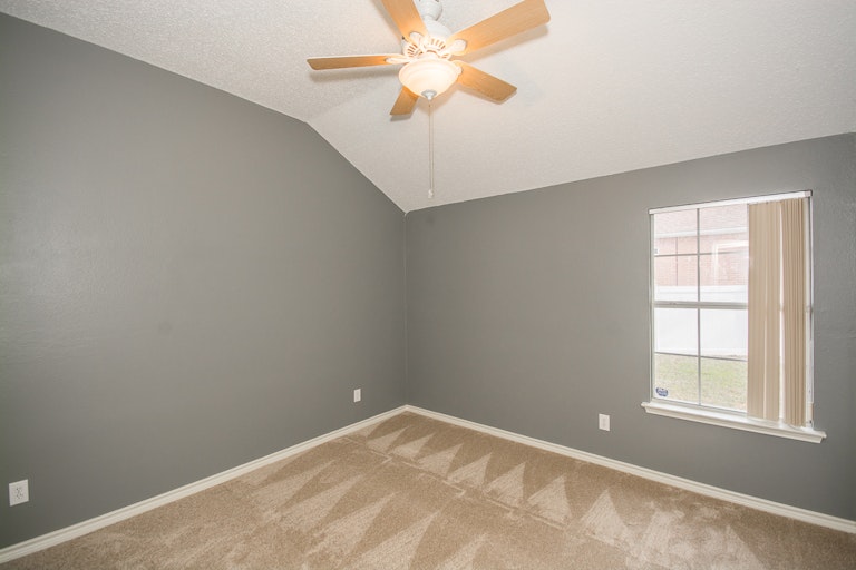 Photo 21 of 30 - 2906 Spartacus Dr, Grand Prairie, TX 75052