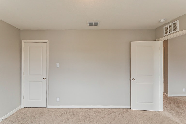 Photo 15 of 21 - 4848 Hallies Gdn, Saint Hedwig, TX 78152
