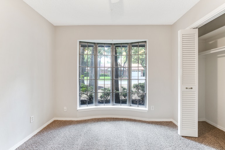 Photo 19 of 26 - 3017 Scenic Hills Dr, Bedford, TX 76021