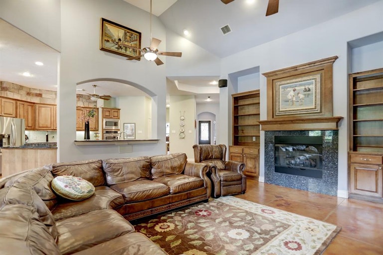 Photo 13 of 34 - 7811 Bent Green Ln, Spring, TX 77389