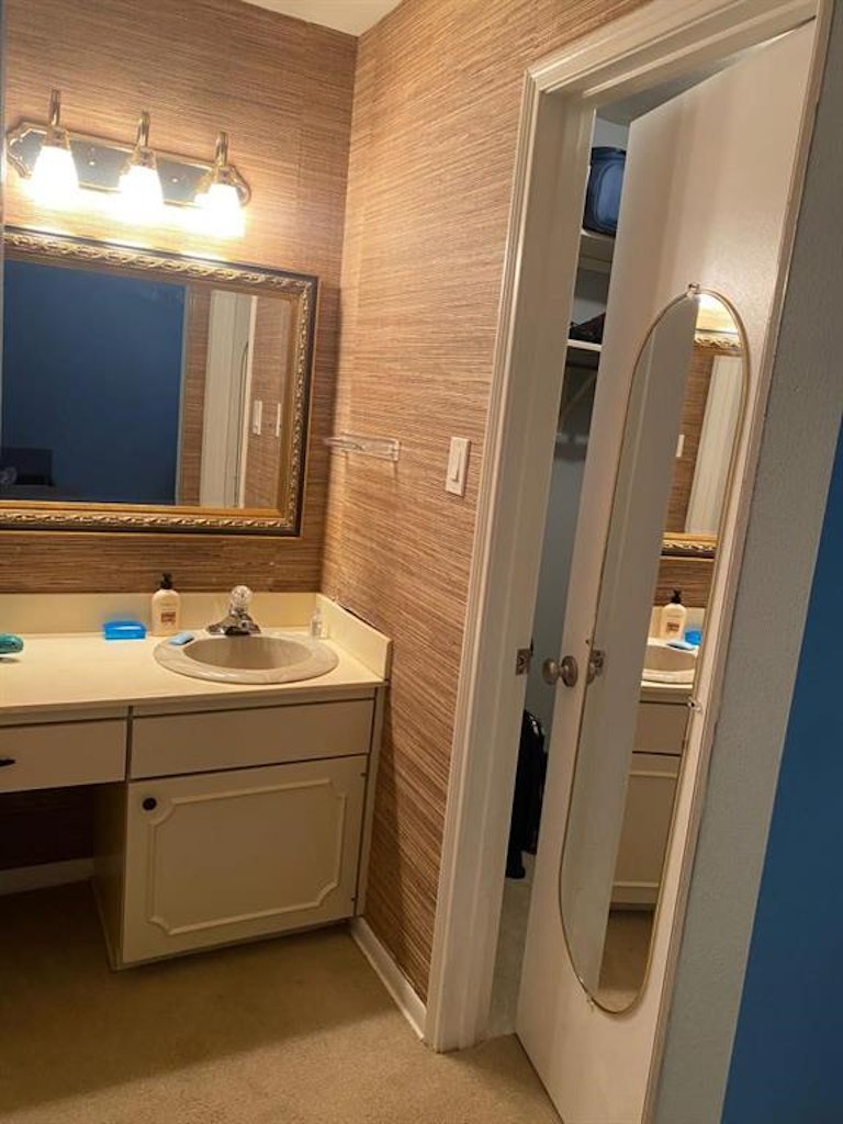 Photo 12 of 23 - 10018 Knoboak Dr #13, Houston, TX 77080