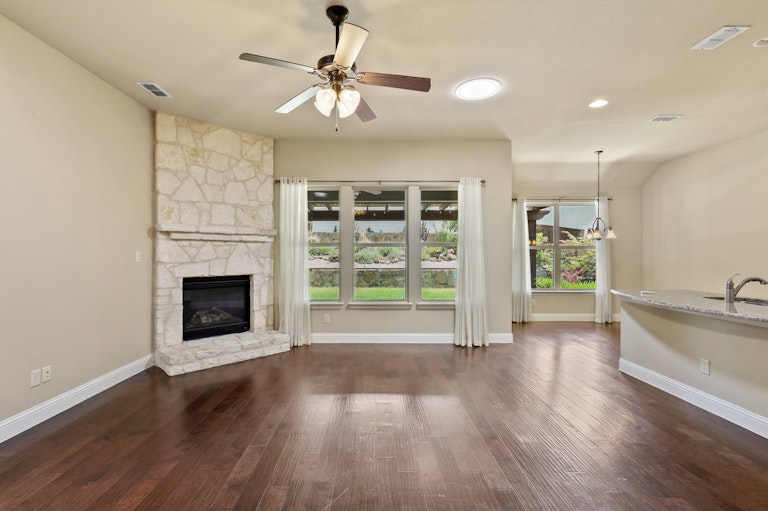 Photo 14 of 24 - 700 Darian Dr, Prosper, TX 75078