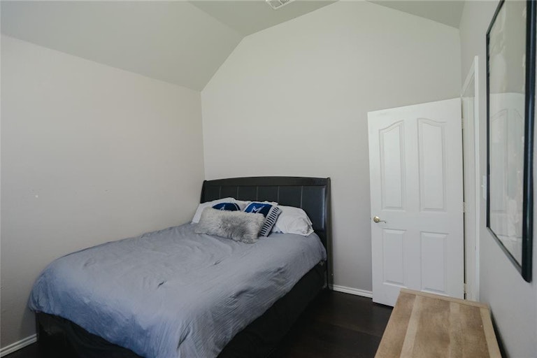 Photo 18 of 27 - 804 Ridge Crest Dr, Burleson, TX 76028