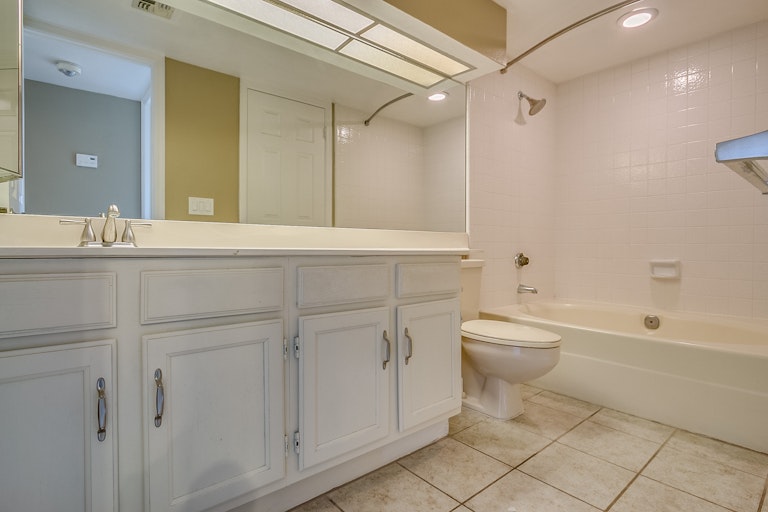 Photo 14 of 22 - 1211 N Miller Rd #227, Scottsdale, AZ 85257