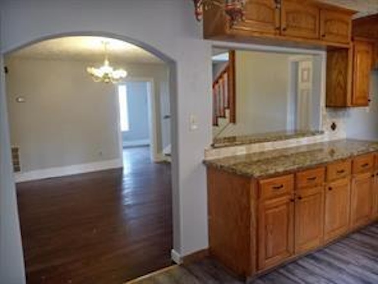 Photo 4 of 22 - 7824 Detroit St, Houston, TX 77017