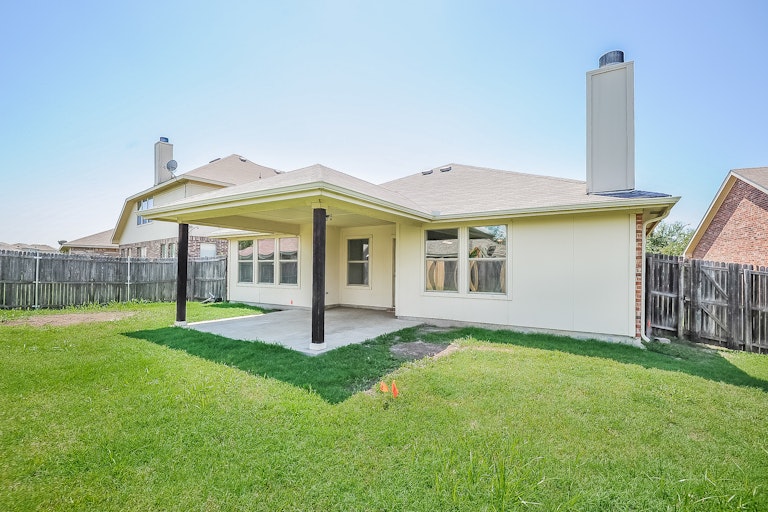 Photo 5 of 25 - 2050 Times Rd, Heartland, TX 75126