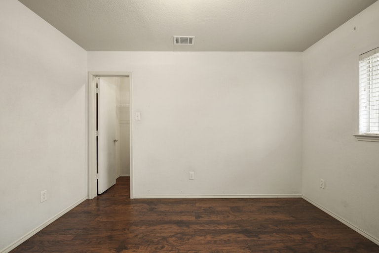 Photo 17 of 25 - 8429 Star Thistle Dr, Fort Worth, TX 76179