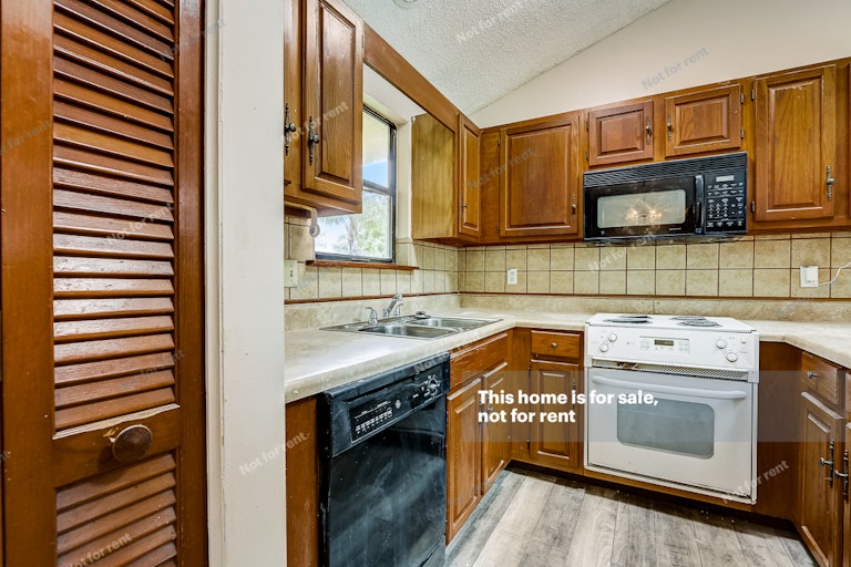 Photo 15 of 30 - 8362 Sunflower Ct, Jacksonville, FL 32244