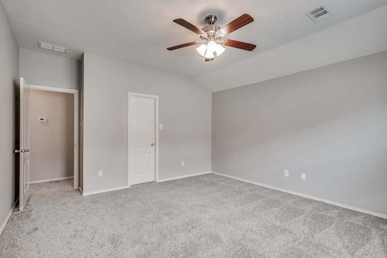 Photo 14 of 24 - 409 Twin Knoll Dr, McKinney, TX 75071