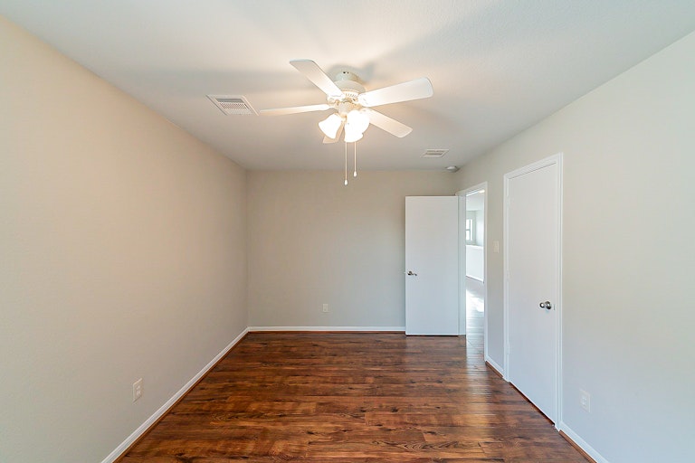 Photo 25 of 39 - 6926 Oleander Grove Way, Houston, TX 77049