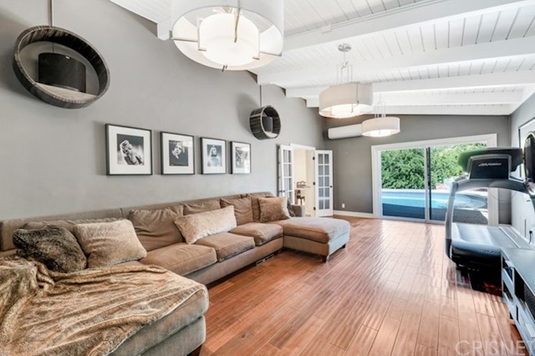 Photo 14 of 52 - 23644 Del Cerro Cir, Canoga Park, CA 91304