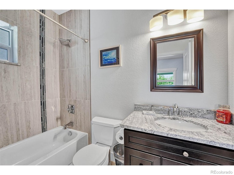 Photo 13 of 40 - 2039 S Gilpin St, Denver, CO 80210