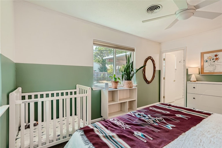 Photo 15 of 29 - 5810 N Hampton Dr, Austin, TX 78723