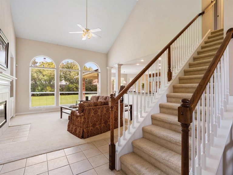 Photo 17 of 40 - 6916 Canyon Springs Rd, Fort Worth, TX 76132