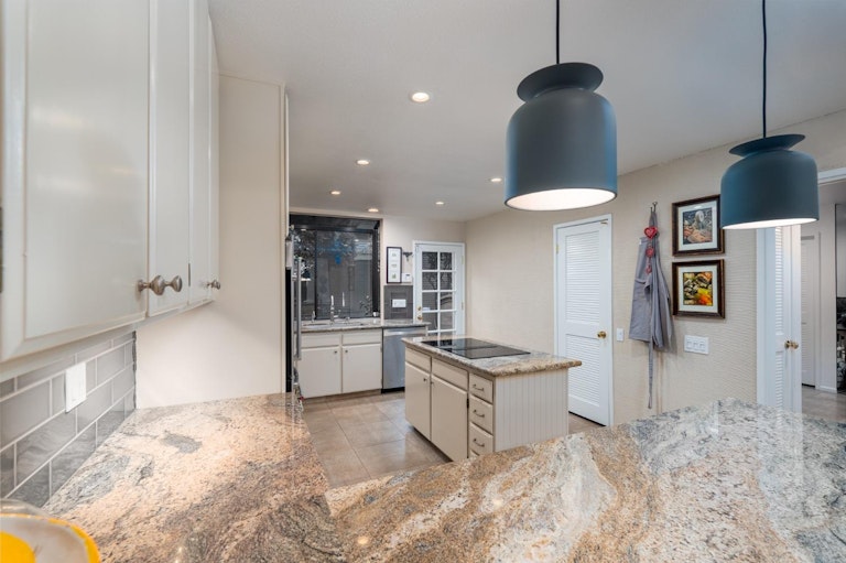Photo 17 of 40 - 317 Wyndgate Rd, Sacramento, CA 95864