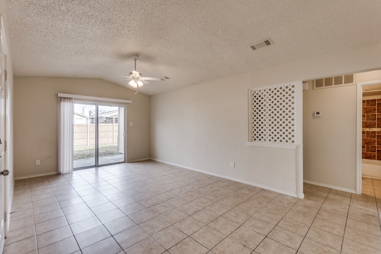Photo 3 of 15 - 9911 Cedar Mountain Cir, Dallas, TX 75217