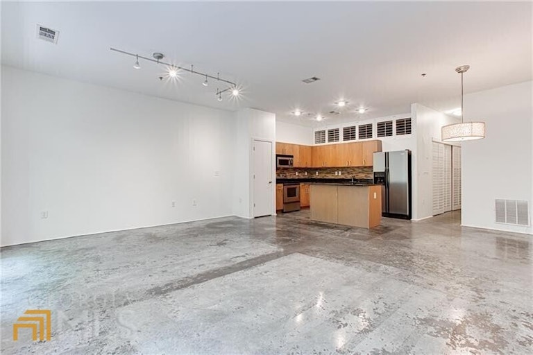 Photo 5 of 37 - 560 Dutch Valley Rd NE #2212, Atlanta, GA 30324