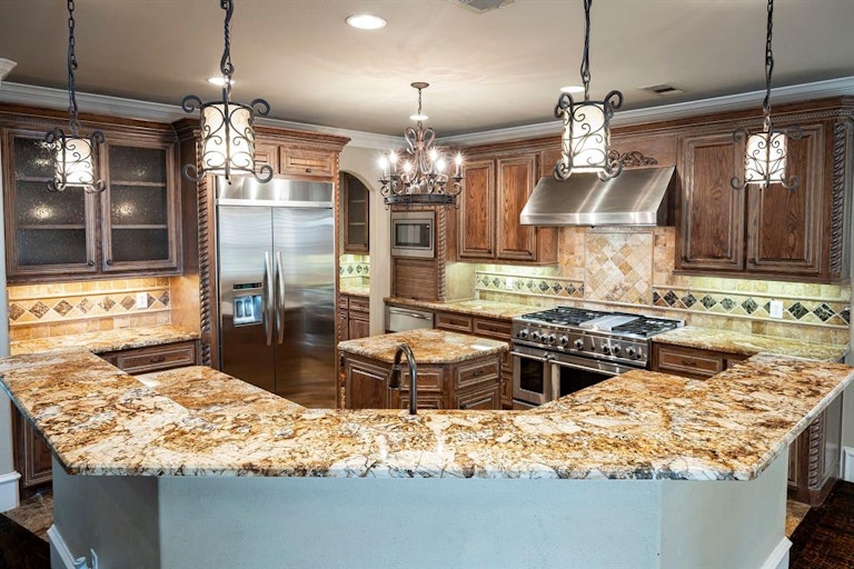 Photo 9 of 40 - 6624 Sondra Dr, Dallas, TX 75214