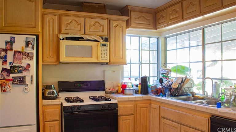 Photo 4 of 16 - 1128 W Benbow St, Covina, CA 91722