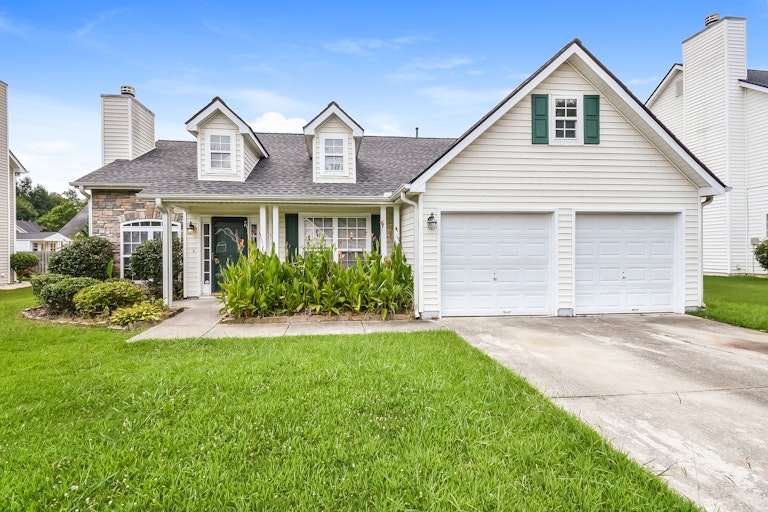 Photo 1 of 27 - 317 Breeze Mdw, Fairburn, GA 30213
