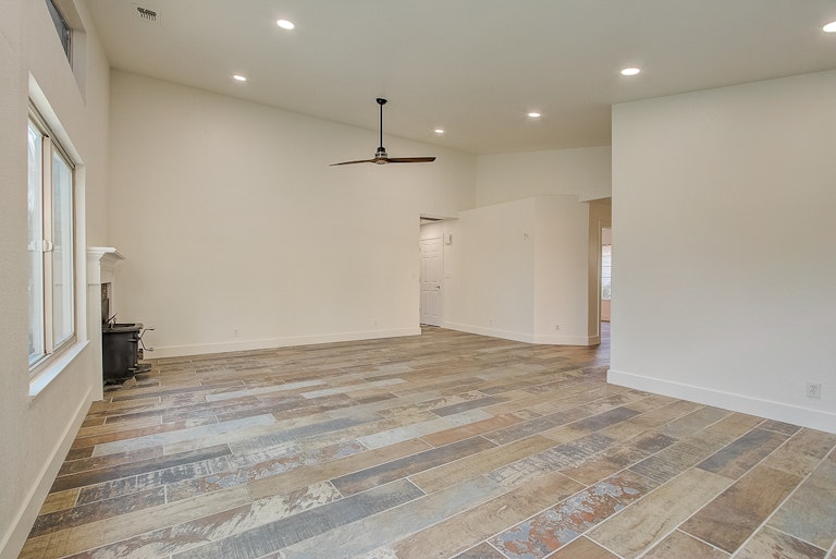 Photo 14 of 32 - 6724 Folkstone Way, Elk Grove, CA 95758