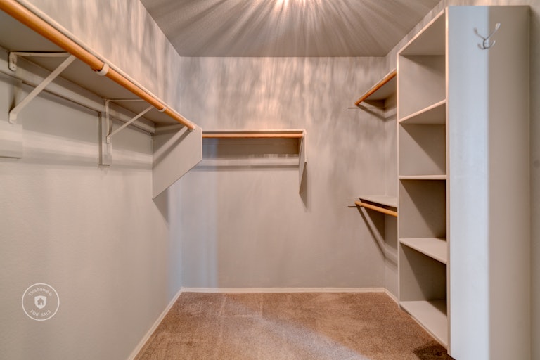 Photo 6 of 22 - 2415 E Morrow Dr, Phoenix, AZ 85050