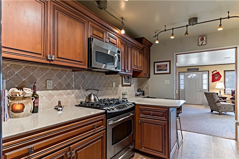 Photo 11 of 37 - 19002 E Haltern Ave, Glendora, CA 91740