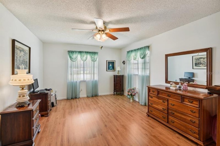 Photo 6 of 23 - 1456 Meadowlark Dr, Deltona, FL 32725