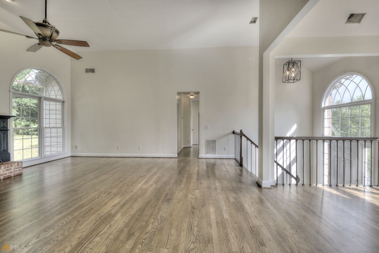 Photo 4 of 30 - 15 Jamesport Ln, White, GA 30184
