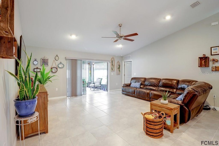 Photo 6 of 40 - 39 Rickenbacker Dr, Palm Coast, FL 32164