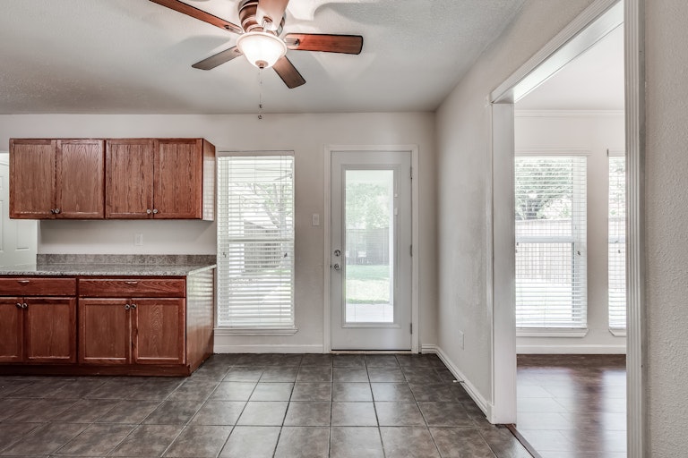 Photo 12 of 32 - 207 Cherrybark Dr, Coppell, TX 75019