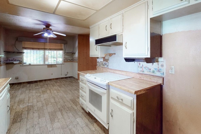 Photo 16 of 56 - 1150 Nickel Ln, Yuba City, CA 95991