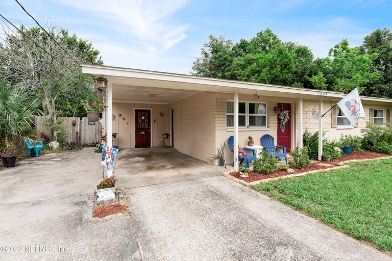 Photo 2 of 27 - 5804 Rover Dr, Jacksonville, FL 32244