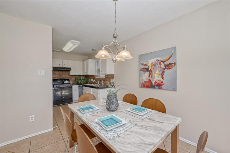 Photo 16 of 42 - 8706 Fondren Village Dr, Houston, TX 77071