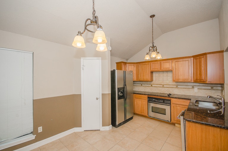Photo 3 of 29 - 1819 Briar Creek Cir, Garland, TX 75044