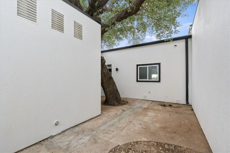 Photo 31 of 34 - 411 Seawind, Lakeway, TX 78734