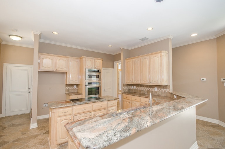 Photo 22 of 43 - 2206 Club Creek Cir, Garland, TX 75043