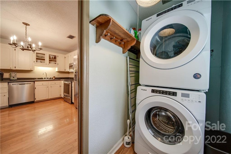 Photo 18 of 47 - 5802 Hillcrest Cir, Indian Trail, NC 28079