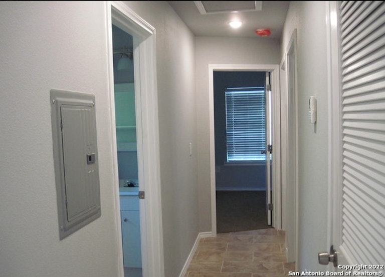 Photo 4 of 11 - 7511 Buckboard Ln, San Antonio, TX 78227