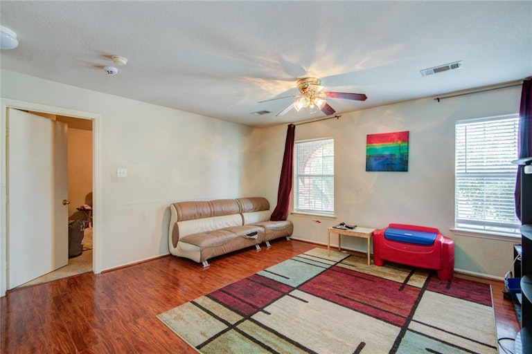 Photo 29 of 50 - 16651 Keegans Ridge Way Dr, Houston, TX 77083